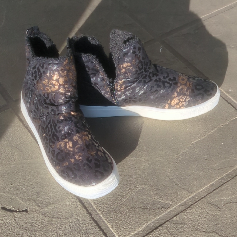 (NEW) Very G Blk & Gold Leopard Sneakers Women's Size:9.5 High Top .